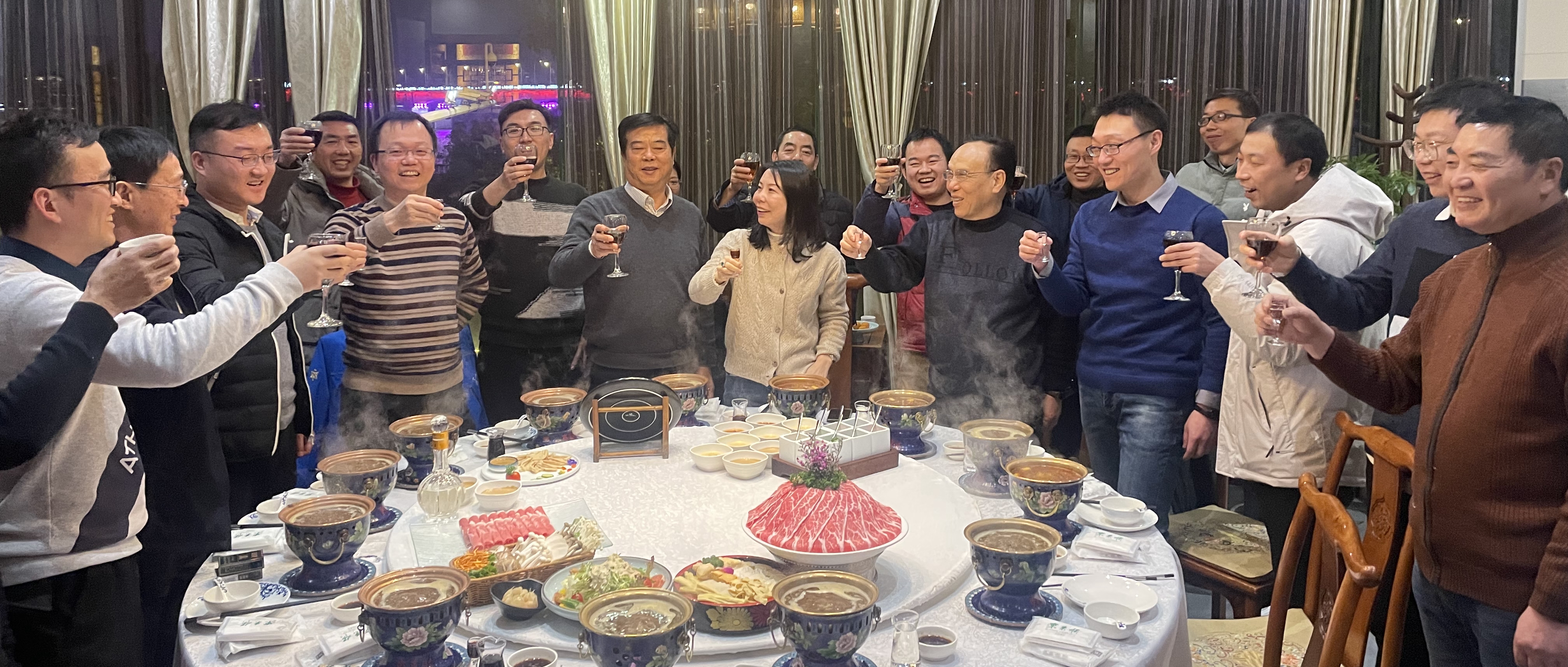 Stake化学襄阳基地红红火火吃火锅
